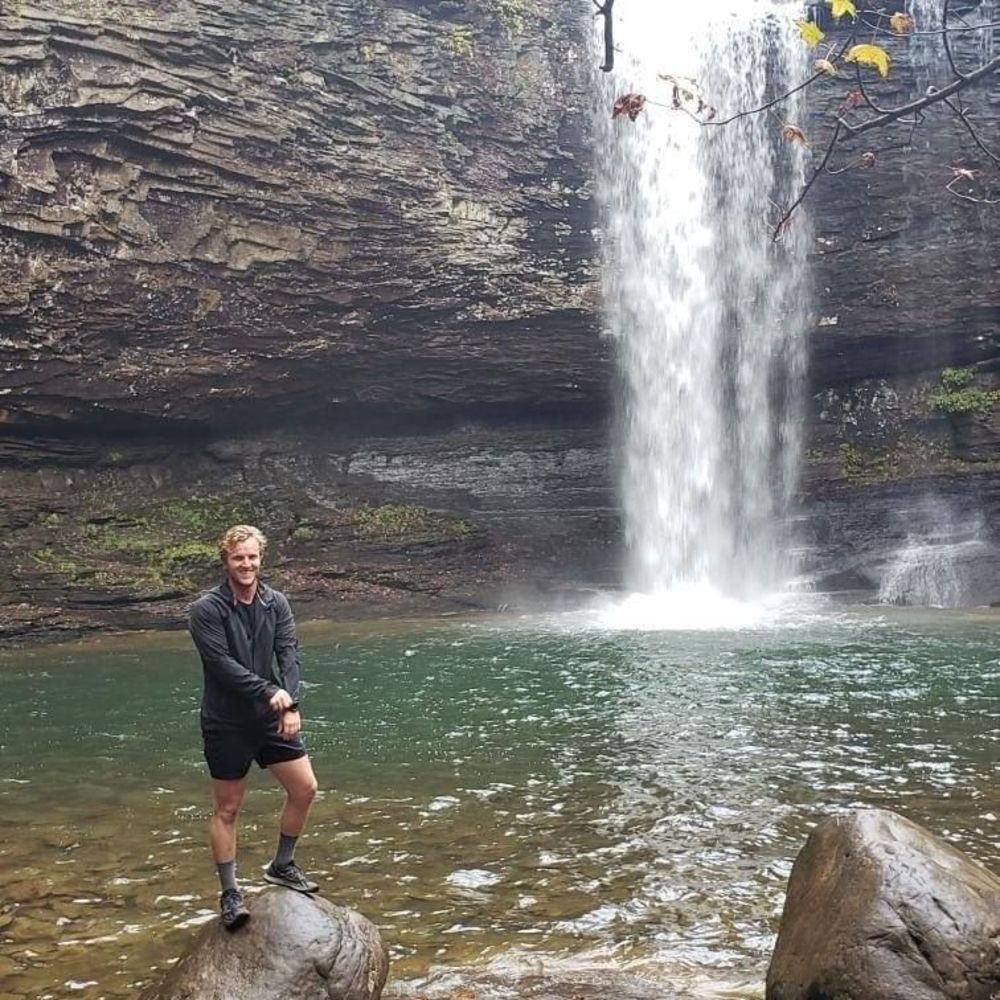 Meet your Posher, Levi